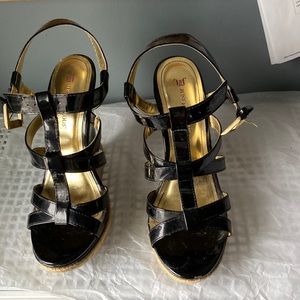 Womens used black wedges size 9